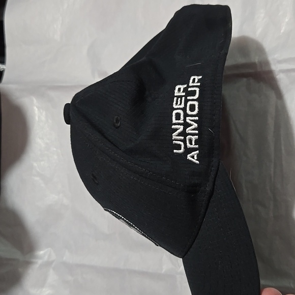 UNDER ARMOUR GOLF YOUTH SMALL/MEDIUM HAT - Picture 2 of 6